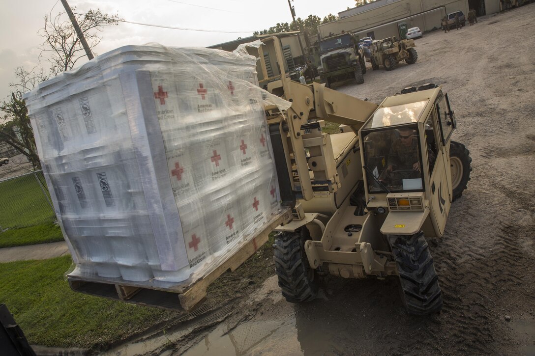 14th Marines and MWSS-473 transport supplies to Hurricane relief efforts