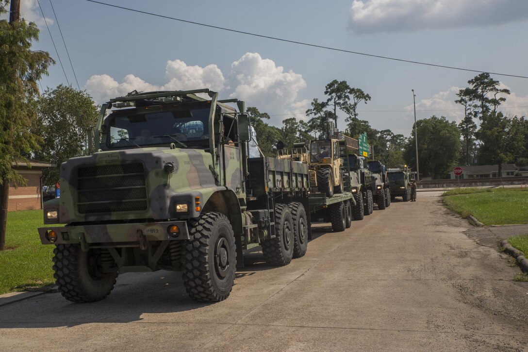 14th Marines and MWSS-473 transport supplies to Hurricane relief efforts