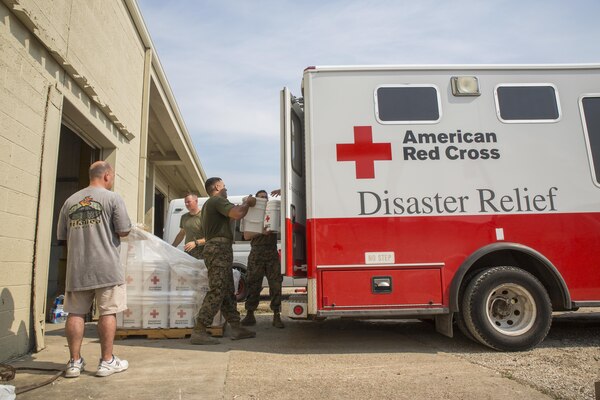 14th Marines and MWSS-473 transport supplies to Hurricane relief efforts