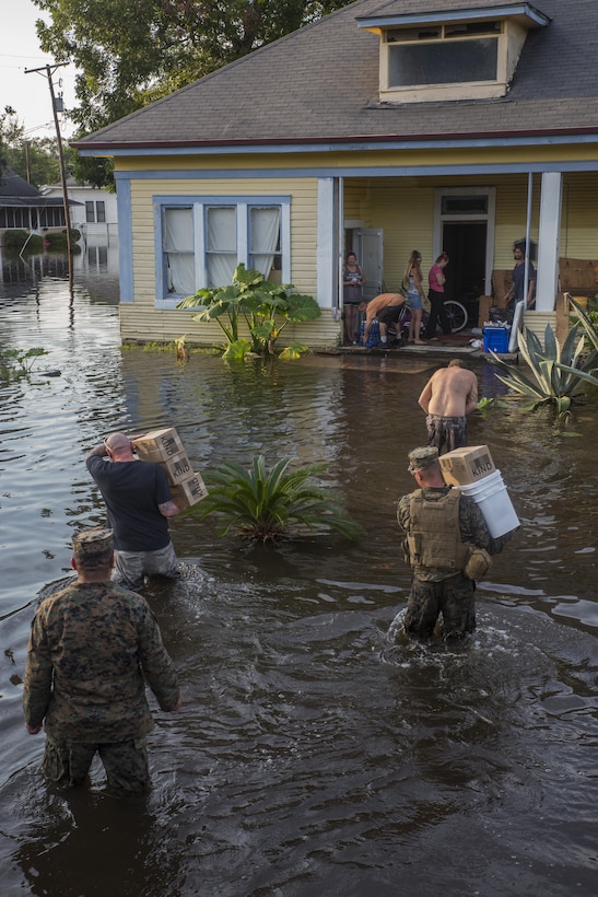 14th Marines and MWSS-473 transport supplies to Hurricane relief efforts