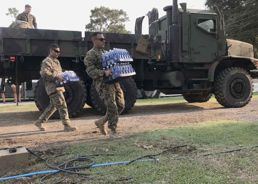 14th Marines and MWSS-473 transport supplies to Hurricane relief efforts