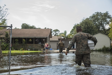 14th Marines and MWSS-473 transport supplies to Hurricane relief efforts