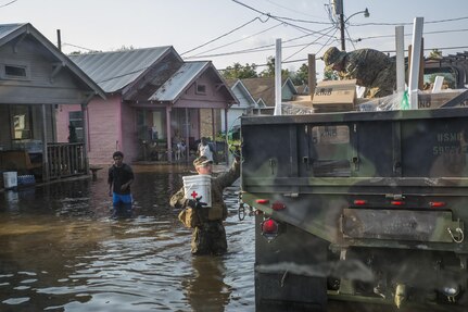 14th Marines and MWSS-473 transport supplies to Hurricane relief efforts