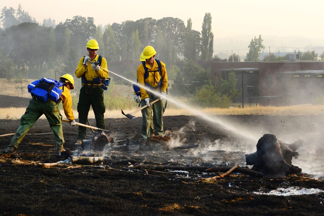 Oregon Army National Guardsmen practice containing wildfire during a firefighting training