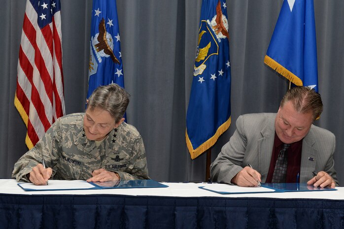 Gen. Ellen M. Pawlikowski, Air Force Materiel Command commander, and Troy Tingey, American Federation of Government Employees Council 214 president, add their signatures to the Master Labor Agreement during a signing ceremony at Headquarters Air Force Materiel Command Aug. 23, 2017. (U.S. Air Force photo/Michelle Gigante)