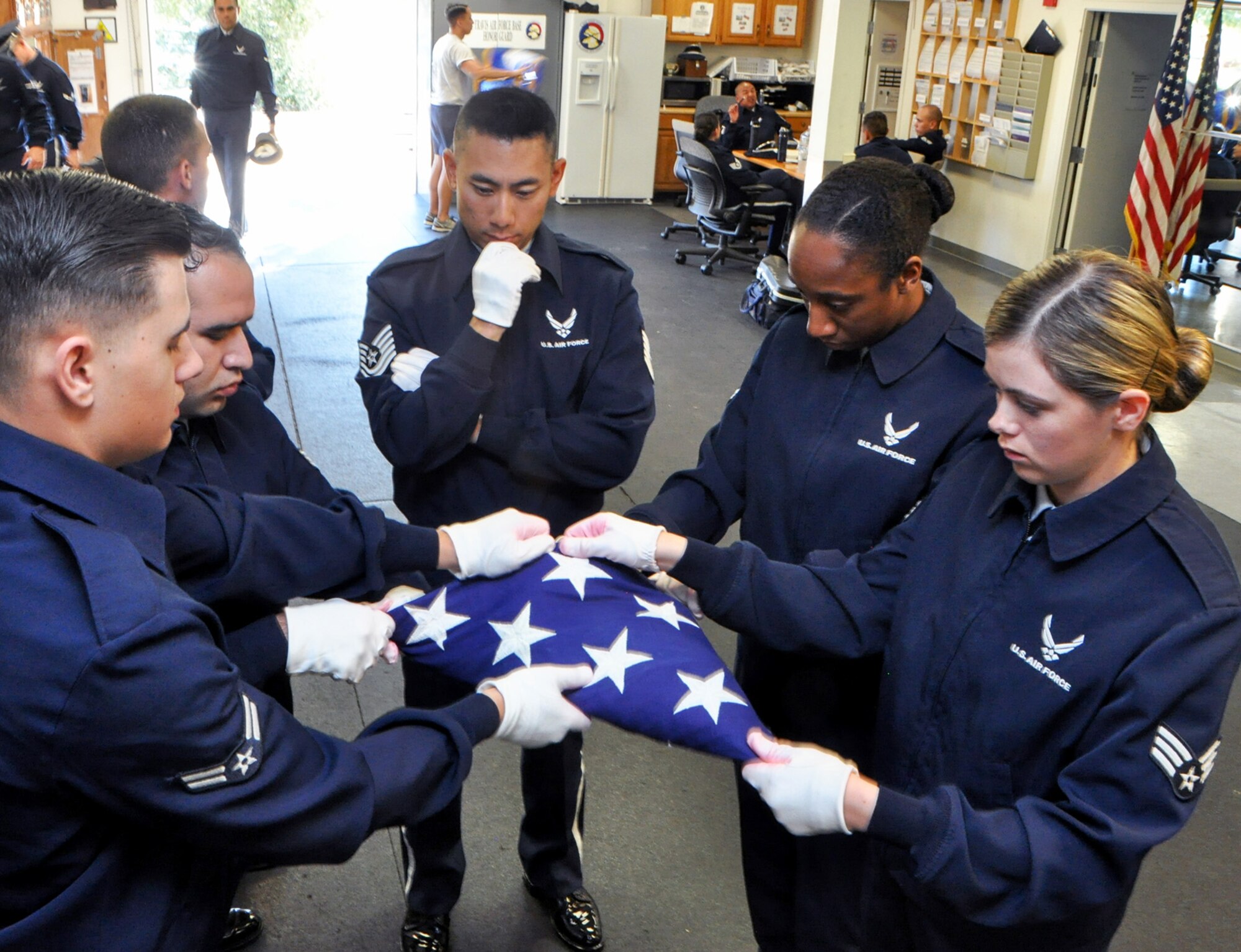 ech. Sgt. Jason Chan, (center) supervises as Airman 1st Class Mason Moayed, Senior Airman Eduardo Garcia, Airman 1st Class Myisha Johnson and Senior Airman Nichole Champion (left to right) practice (Technical Sgt. Cindy G. Alejandrez)