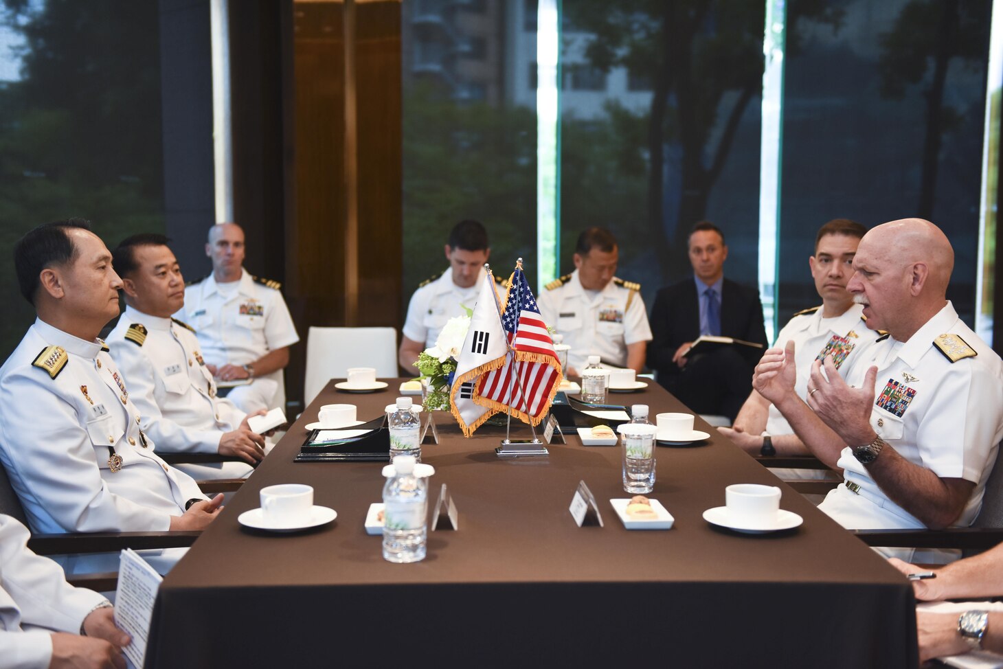 170905-N-TB148-028 SEOUL, Republic of Korea (Sept. 05, 2017) Adm. Scott Swift, commander, U.S. Pacific Fleet (PACFLT), speaks with Adm. Um, Hyun-Sung, chief of naval operations, Republic of Korea Navy (ROKN), during an office call.  PACFLT's visit includes engagements with U.S. and ROK key military leaders to emphasize the commitment of the Pacific Fleet to key allies and security and stability on the peninsula. (U.S. Navy photo by Mass Communication Specialist Seaman William Carlisle)