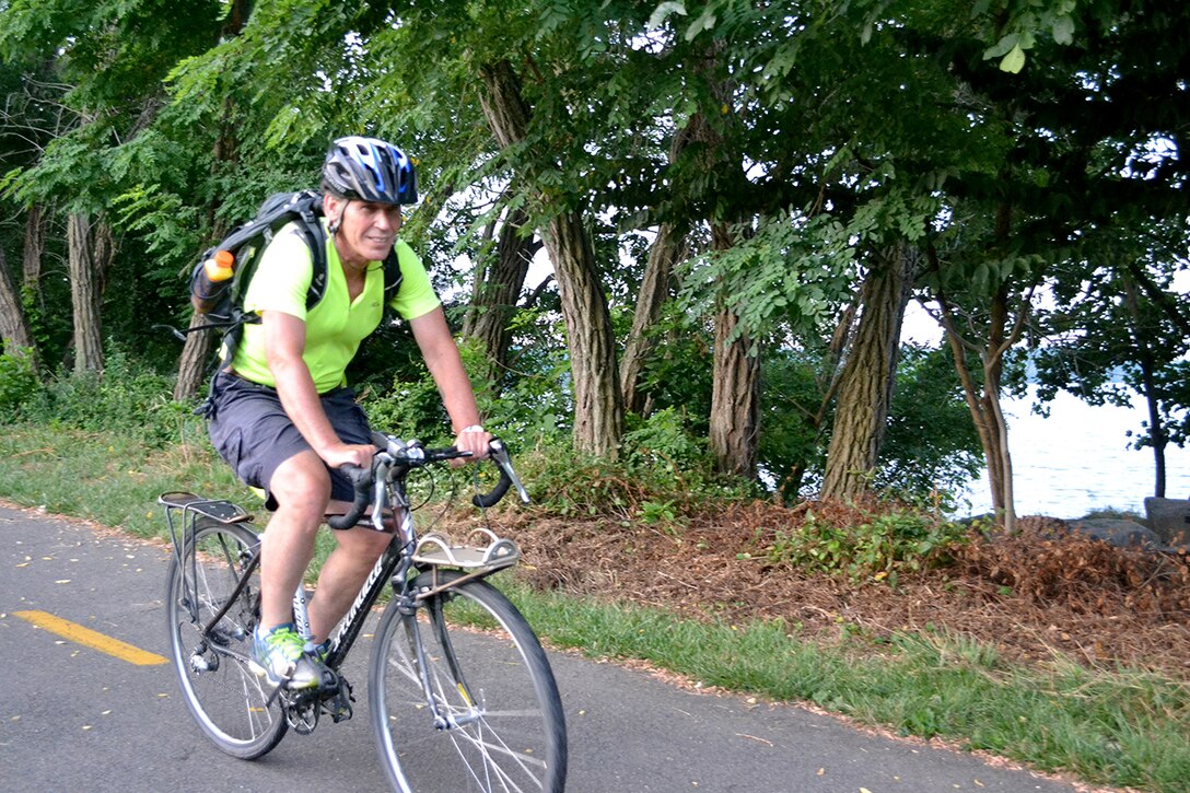 Craig Price on his morning bicycle commute from Alexandria, Virginia, to Fort Belvoir, along the Potomac River and the George Washington Memorial Parkway, which links George Washington’s Mount Vernon estate with Washington, D.C.