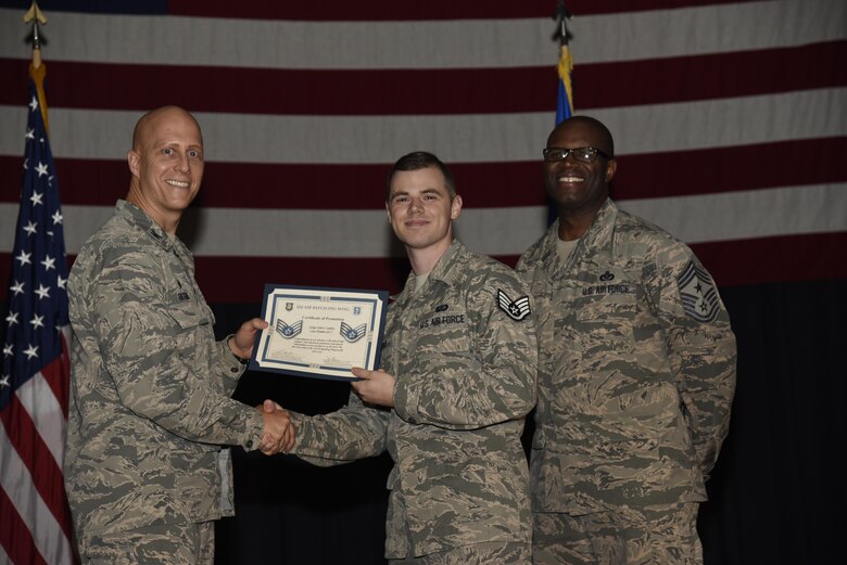 Airman receives certificate