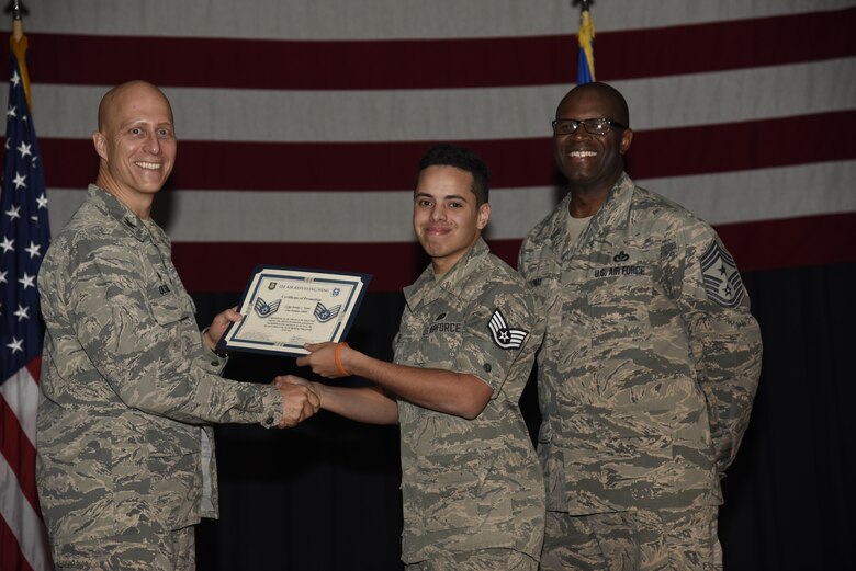 Airman receives certificate