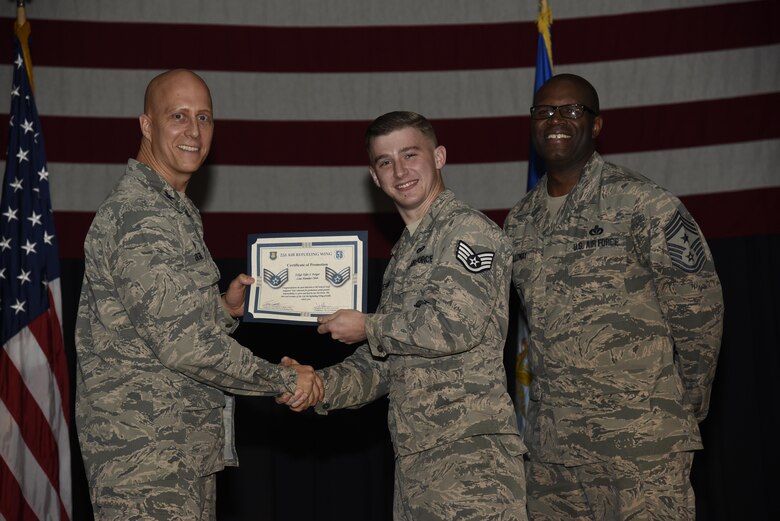 Airman receives certificate