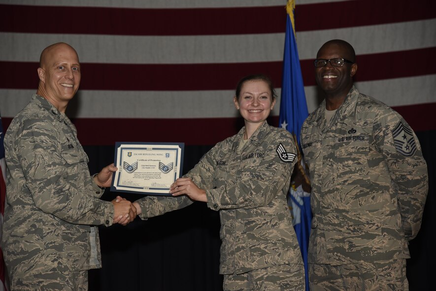 Airman receives certificate