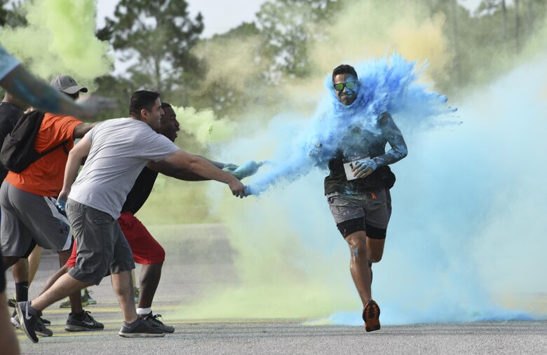 – In a multi-tiered effort to raise esprit de corps, community outreach, and raise money for the 2017 Tyndall Air Force Ball, Tyndall hosted its second annual 5K color run/walk Aug. 26, 2017.
The event allowed approximately 100 participants from Tyndall and the surrounding area to enjoy a fun run with their friends and family.