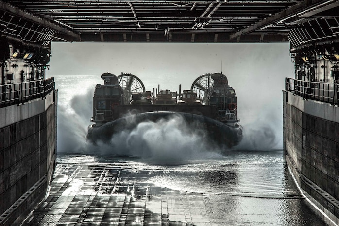 A landing craft, air cushion assigned to Assualt Craft Unit (ACU) 5 embarked aboard the amphibious transport dock ship USS San Diego (LPD 22), prepares to enter the ship's well deck during exercise Alligator Dagger.