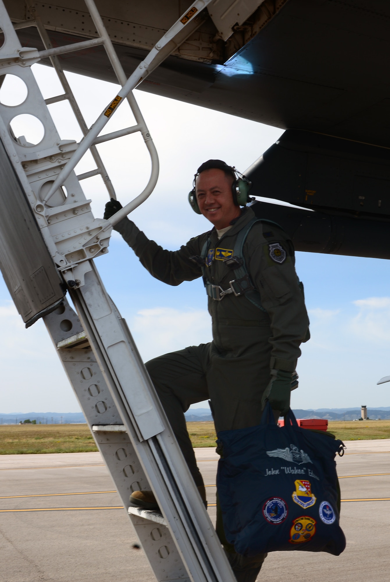 During the flight, the crew’s mission was to simulate performing close air support with the Air Force Joint-Terminal Attack Controllers to deliver weapons against an enemy target within the Powder River Training Complex airspace.
