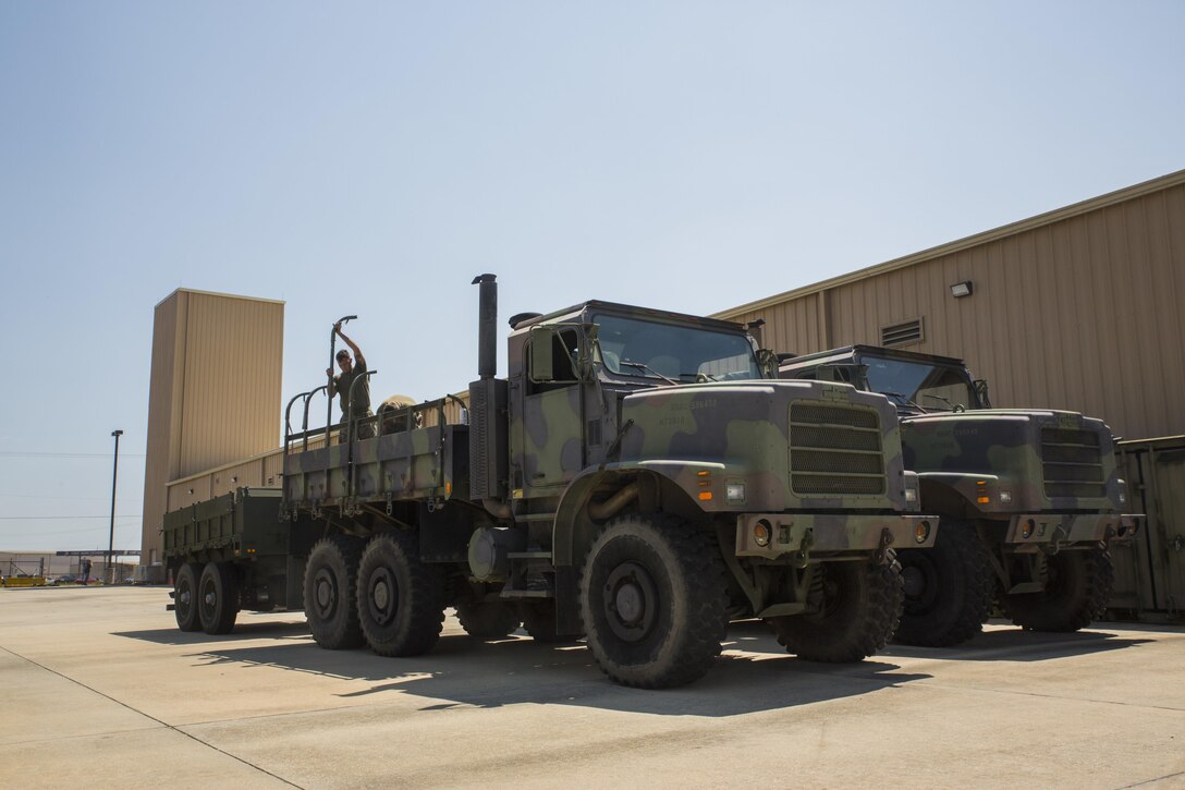 Marine Corps Reserve Units prepare for Hurricane Irma