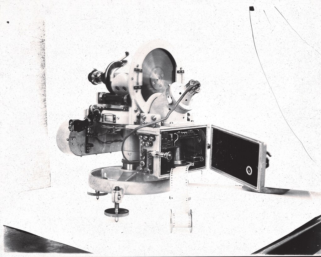 IMAGE: 10/27/1925
FILM HISTORY: General view of Bamberg Machine, Askania Werke A.G. Bamberwerk Berlin-
Friedenau, Pat. No. 58509 (Film Machine)