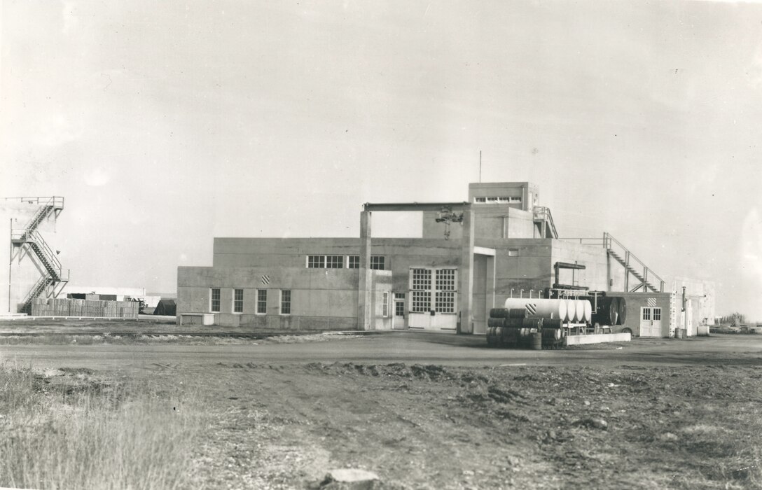 IMAGE: "1945"
NPG BUILDING HISTORY: Cold Temperature Building.