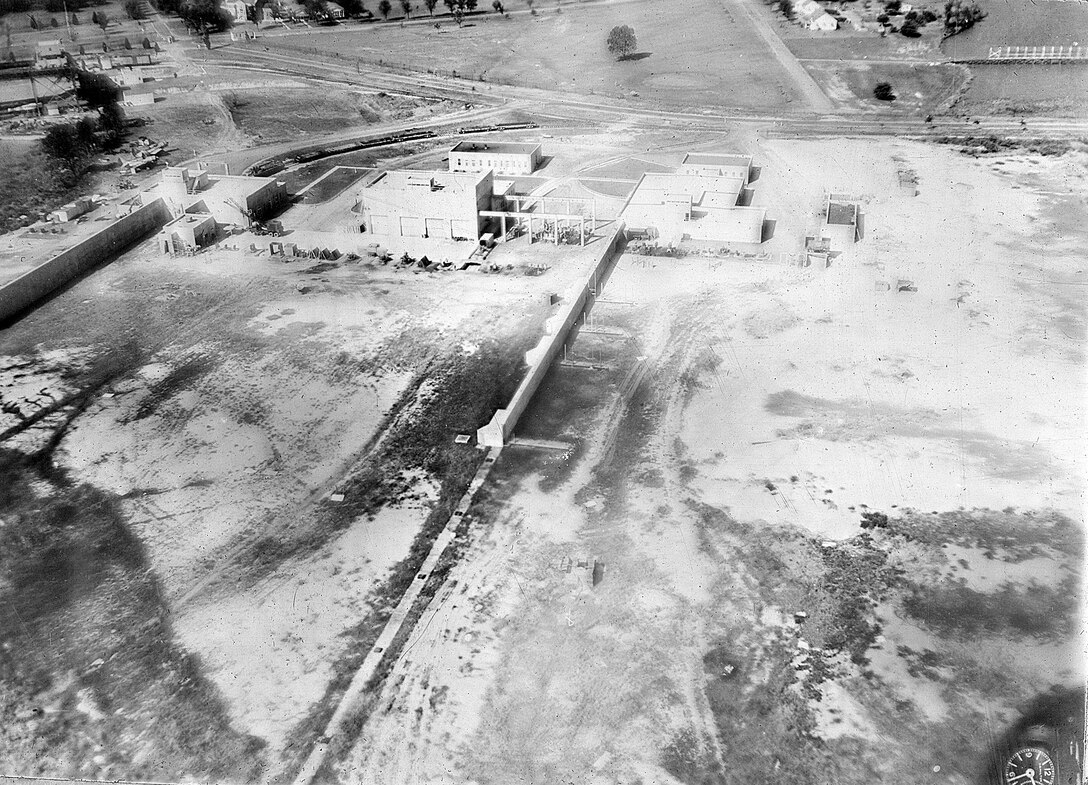 IMAGE: 1945
Ordnance History: Machine gun battery, NPG
