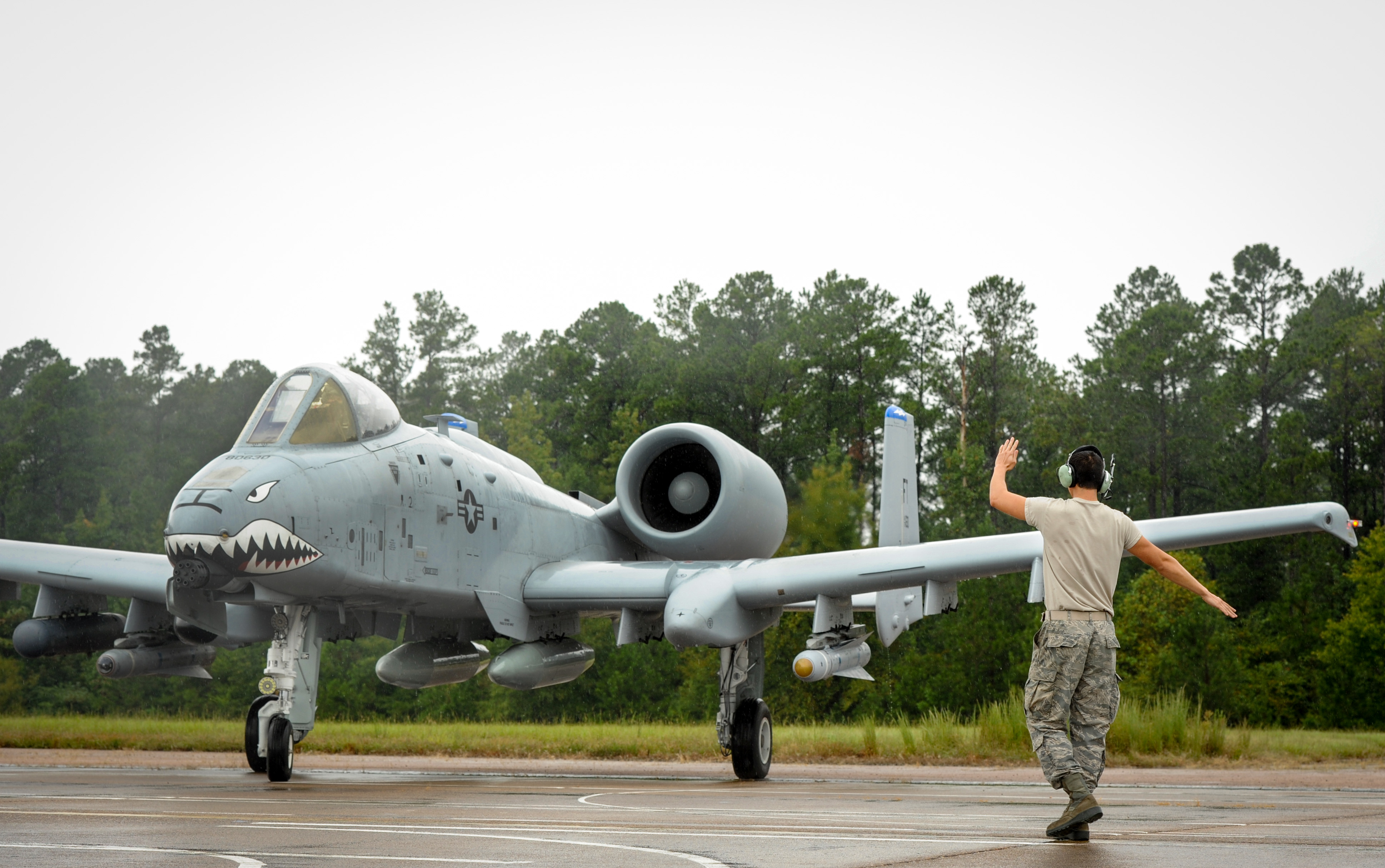 Moody AFB A10s evacuate to Columbus AFB