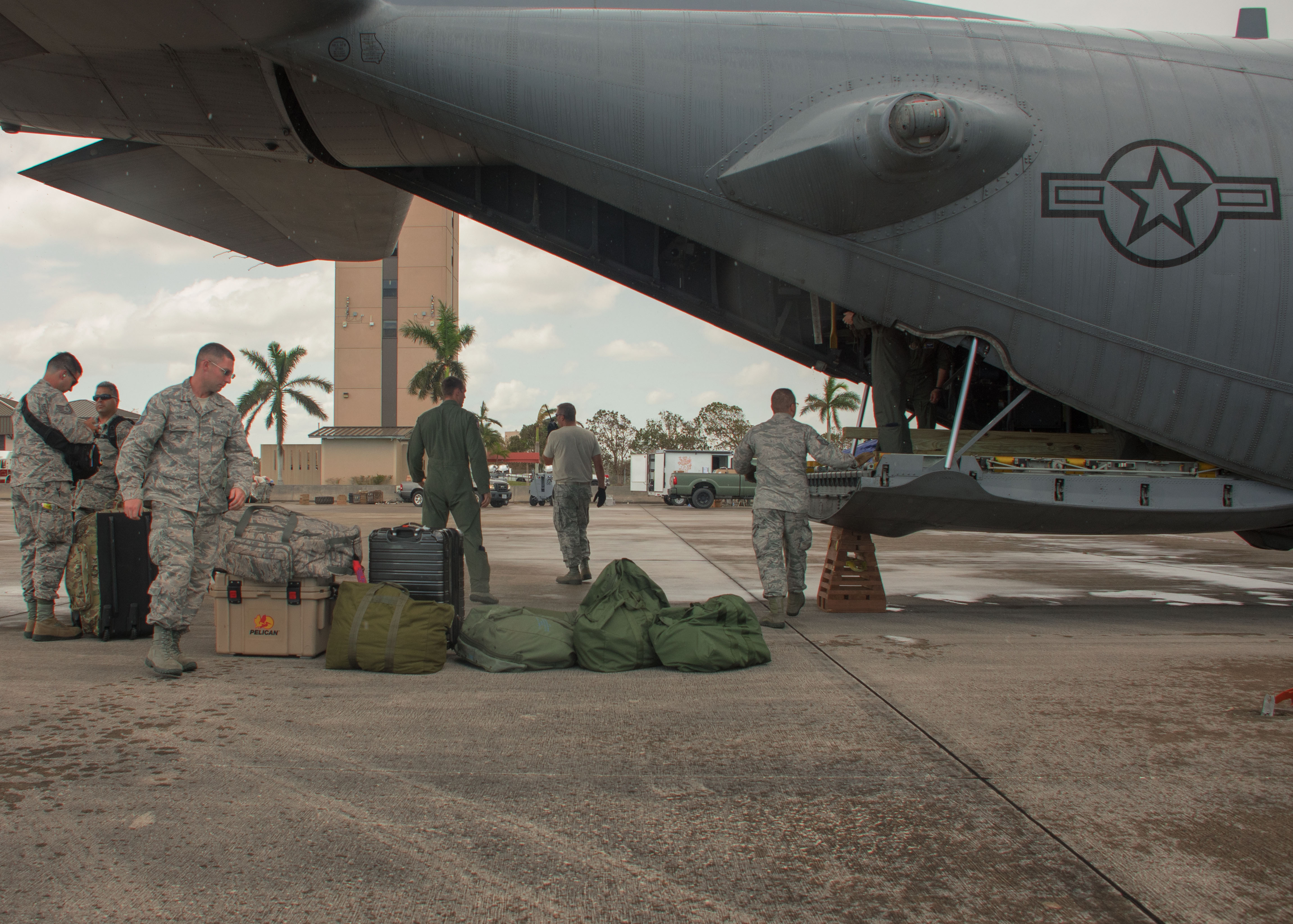Dobbins flies cargo, personnel to Florida > Dobbins Air Reserve Base