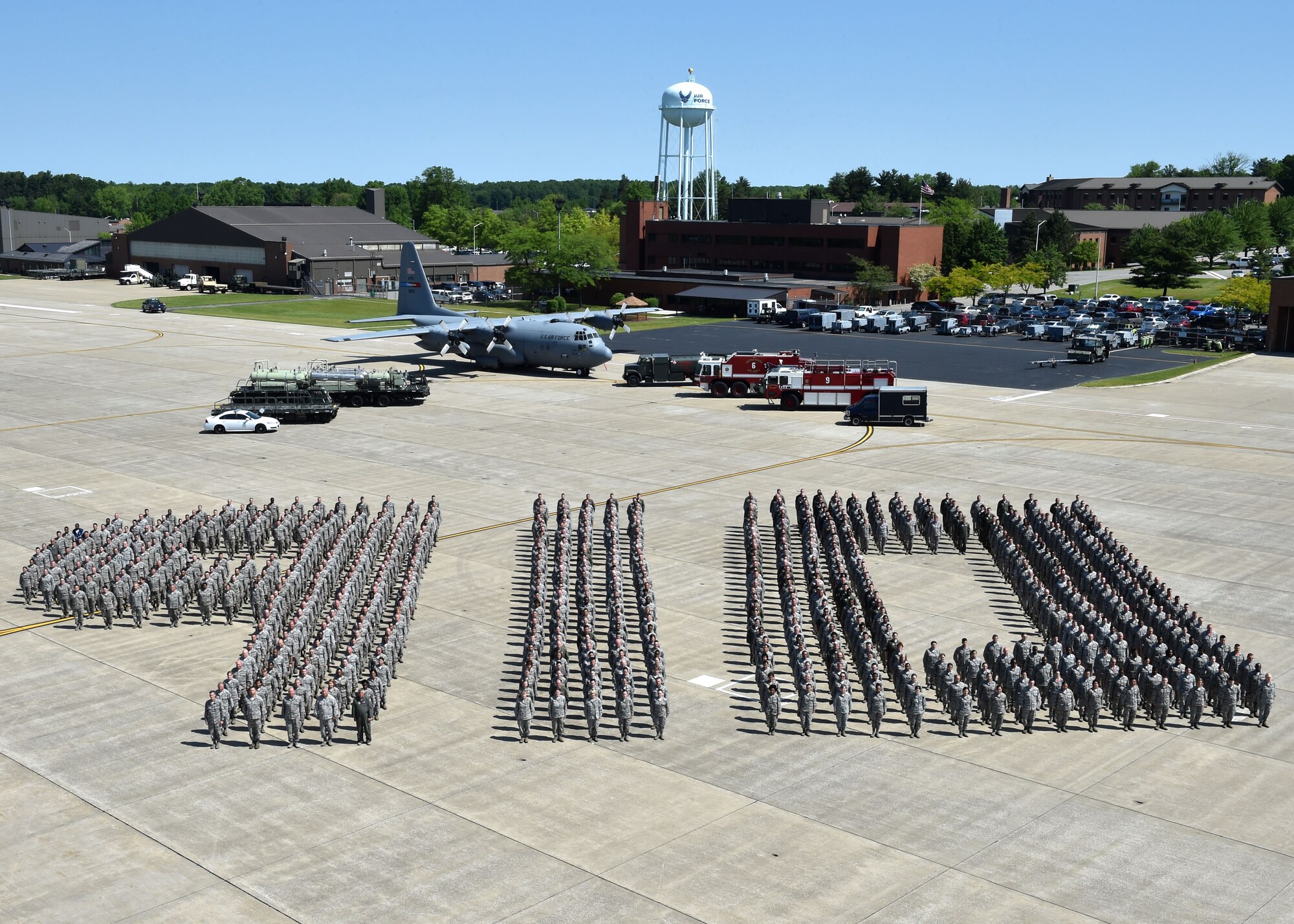910th Airlift Wing group photo