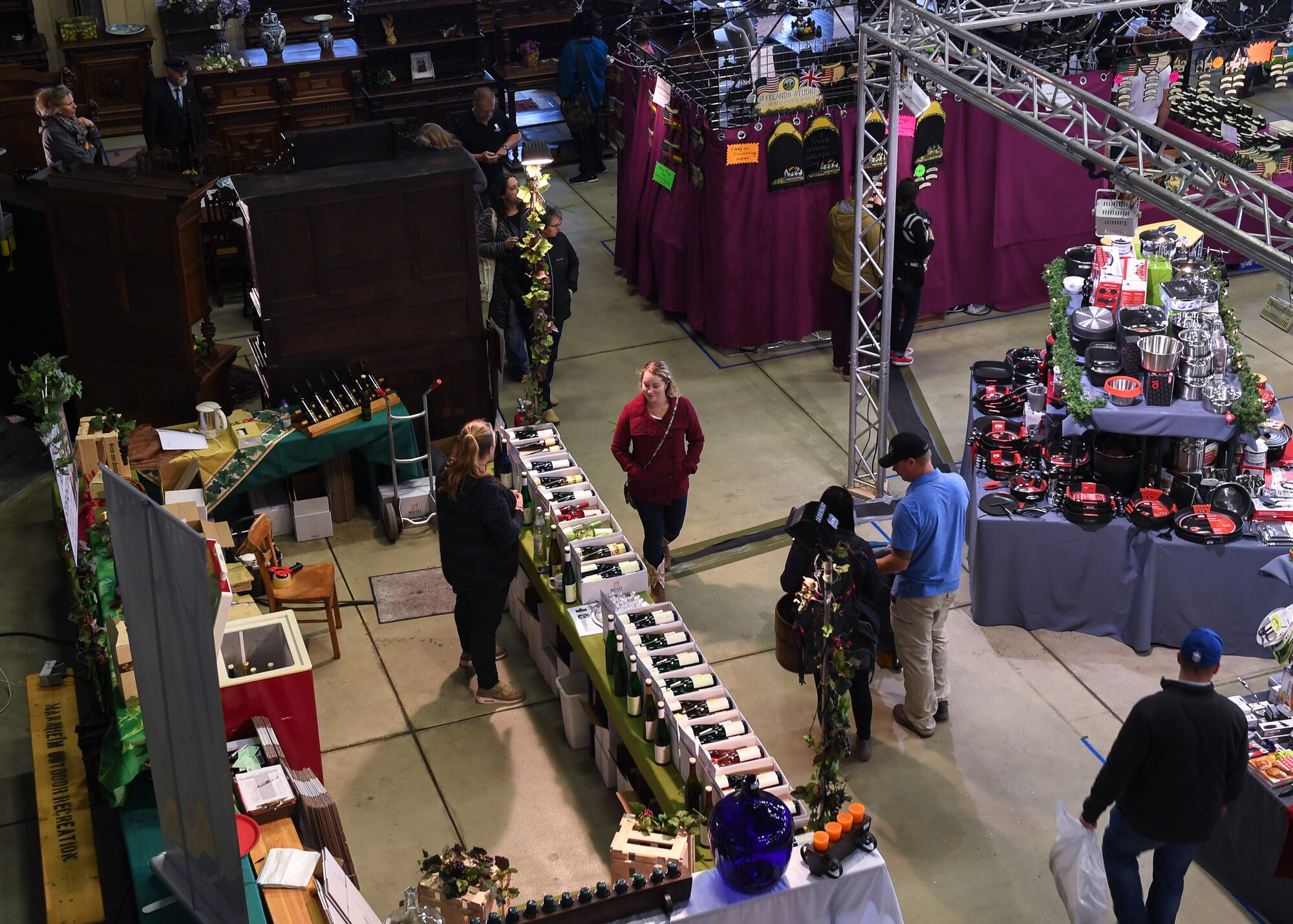 A 2017 Ramstein Bazaar patron talks with a bazaar vendor in Hangar 2 on Ramstein Air Base, Germany, Sept 15, 2017.