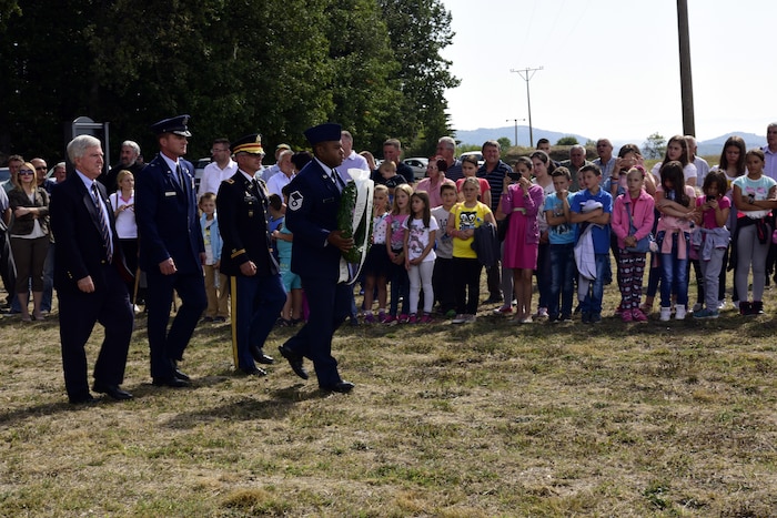 Distinguished visitors from the U.S. Embassy in Serbia and the Ohio Air National Guard present a wreath to commemorate the 73rd anniversary of Operation Halyard at Galobica Field in Pranjani, Serbia, Sept. 16, 2017.