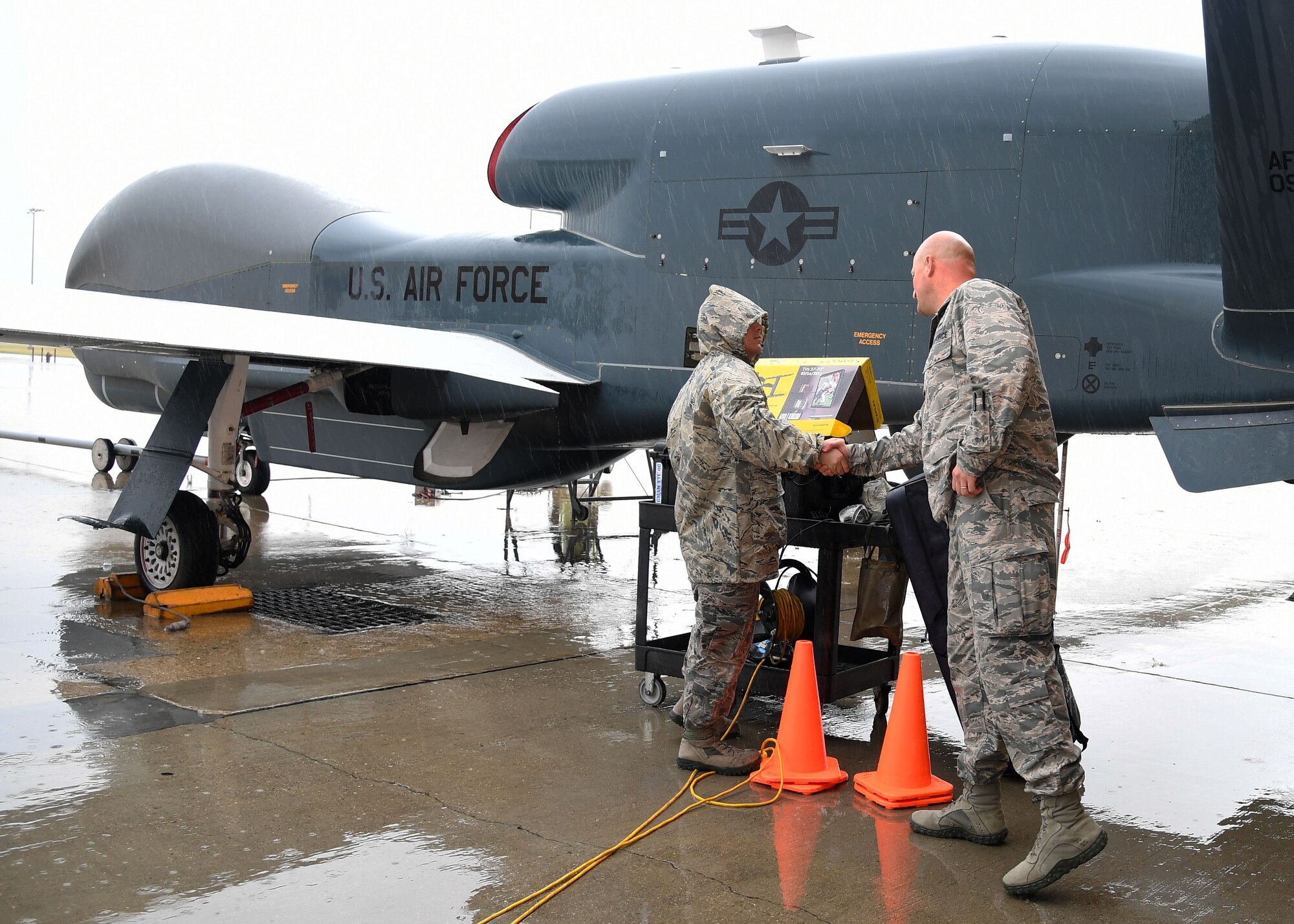 Brig. Gen. Christopher Ireland, deputy commander of Canadian North American Aerospace Defense Region, and Deputy Combined/Joint Force Air Component Commander for 1 Canadian Air Division, Winnipeg, Manitoba, Canada, thanks an Airman with the 69th Maintenance Squadron for working through the rain Sept. 15, 2017, on Grand Forks AFB, N.D. Ireland spent the day learning about how “Warriors of the North” execute the mission. (U.S. Air Force photo by Airman 1st Class Elora J. Martinez)