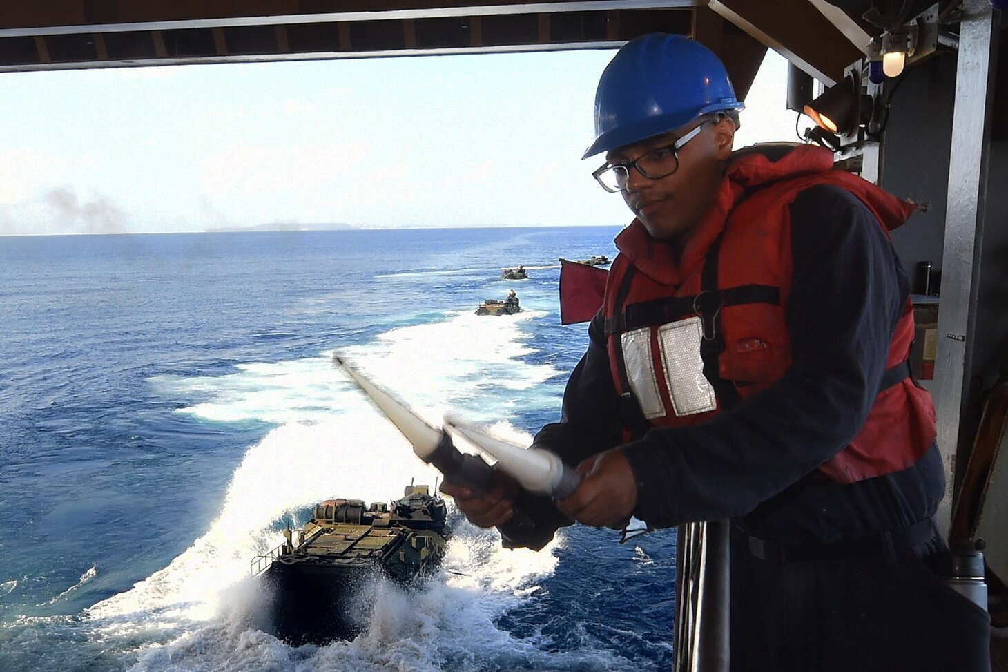 USS ASHLAND AAV OPERATIONS