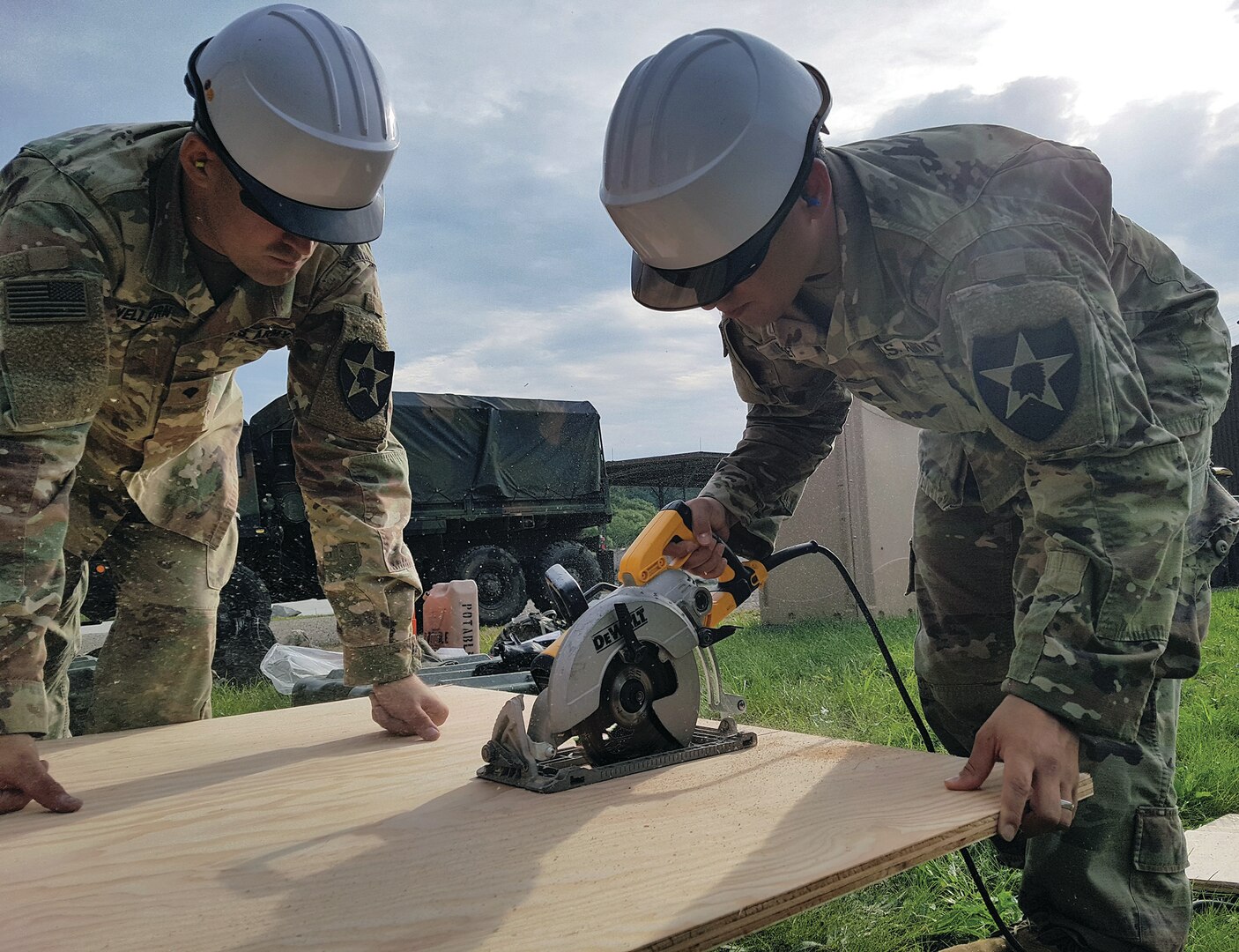 Wolfpack Engineers combine construction with combat skills during Ulchi Freedom Guardian
