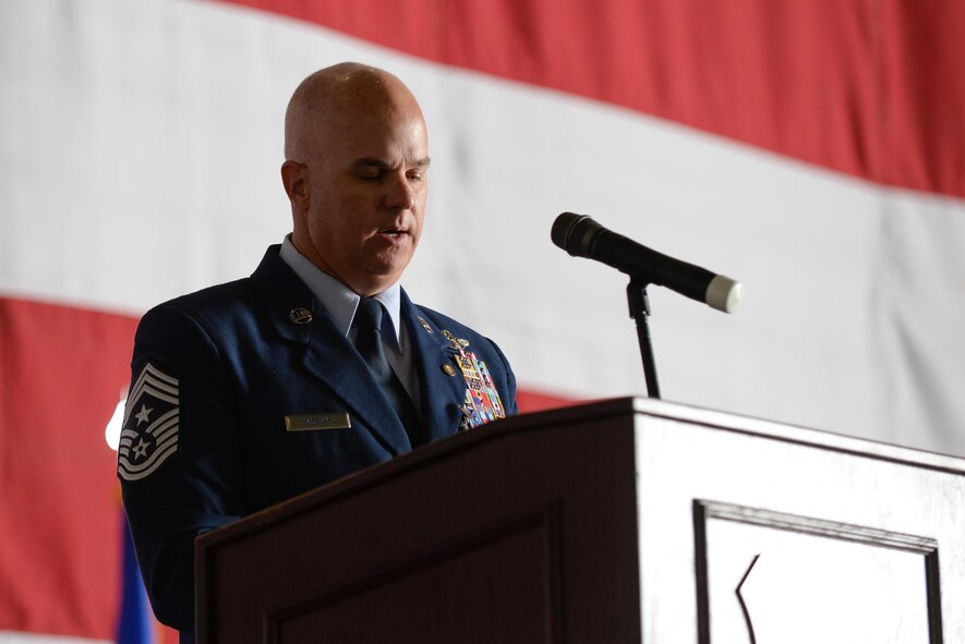 Command chief retires