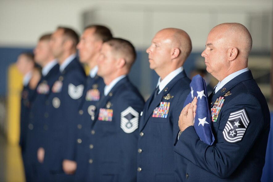 Command chief retires