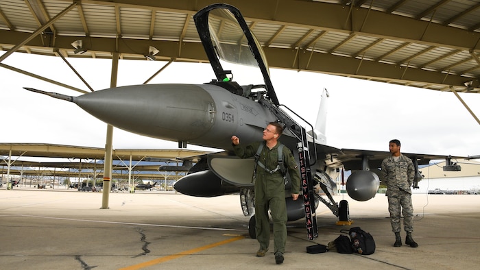 The last six operational F-16 Fighting Falcon aircraft lifted off from the runway here Sept. 21 at approximately 11 a.m. on their way to Holloman AFB, New Mexico, where they will continue flying.