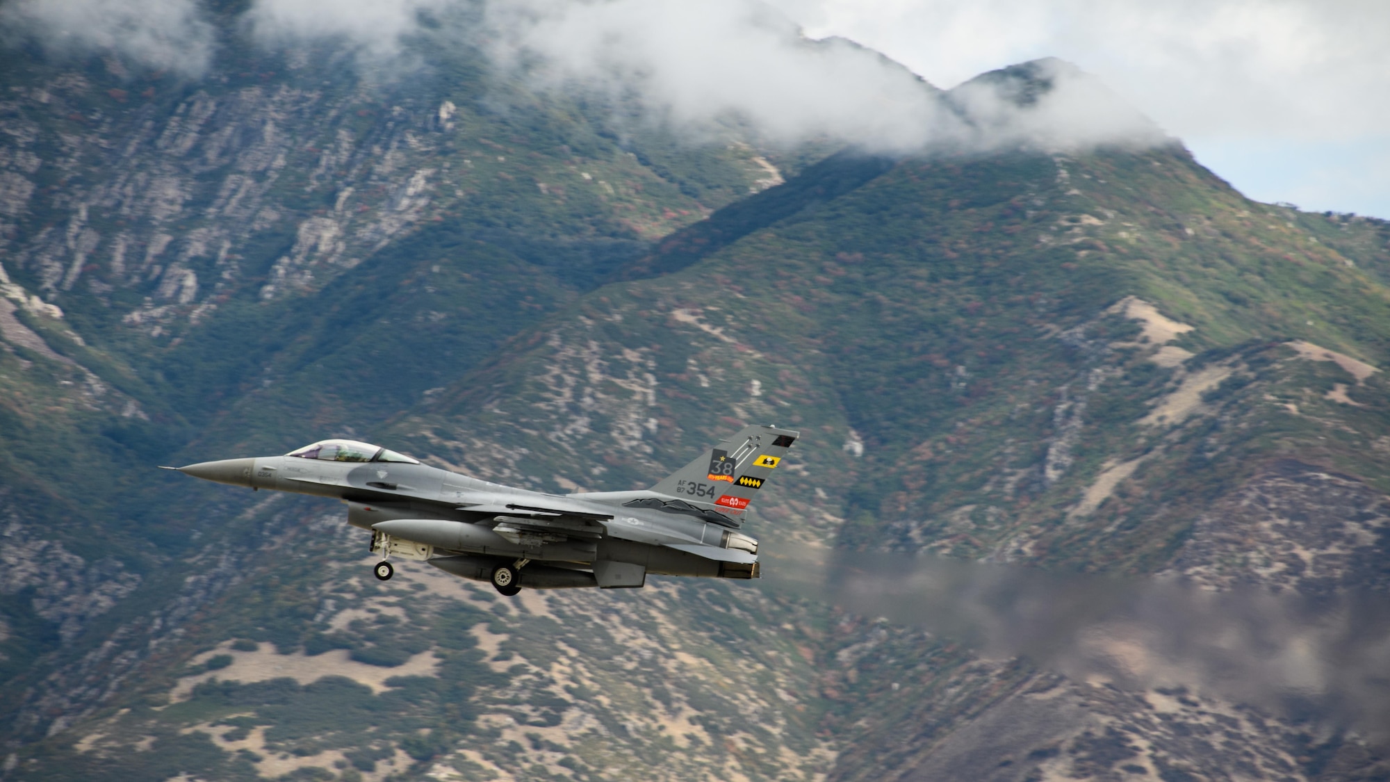 The last six operational F-16 Fighting Falcon aircraft lifted off from the runway here Sept. 21 at approximately 11 a.m. on their way to Holloman AFB, New Mexico, where they will continue flying.