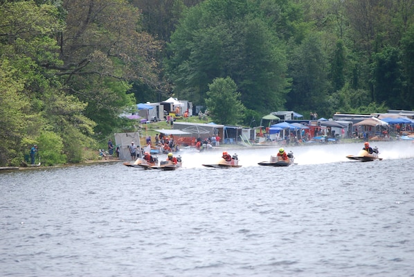 Boats racing on West Thompson Lake