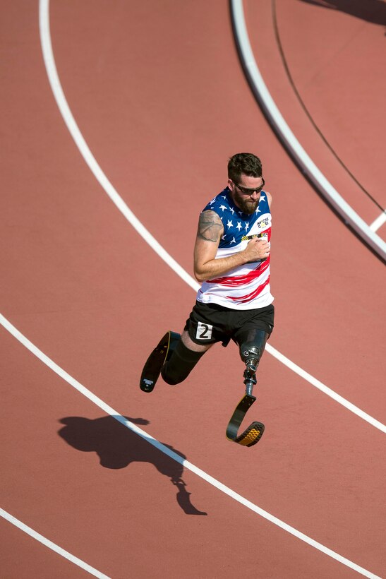 An Army veteran sprints during the 2017 Invictus Games