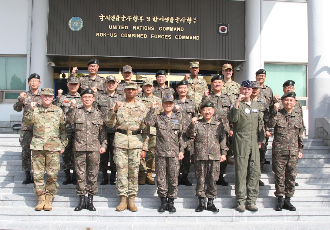 USAG YONGSAN, South Korea -- Senior leaders from the Republic of Korea and U.S. military pose for a photo after a ceremony welcoming the new ROK Chairman of the Joint Chiefs of Staff Gen. Jeong, Kyeong Doo at United States Army Garrison Yongsan, Sept. 26. General Jeong was making his first trip to USAG Yongsan as ROK CJCS. (U.S. Army photo by Staff Sgt. Steven Schneider)
