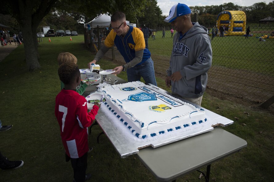 Col. Cheatham and Col. Oliver serve the first slice of cake, 23 September, 2017, on RAF Croughton, United Kingdom, during the 501st Combat Support Wing Air Force Birthday Bash. This year the air Force celebrated 70 years as a distinct branch of the Department of Defense. (U.S. Air Force photo by SrA Zachary Bumpus)