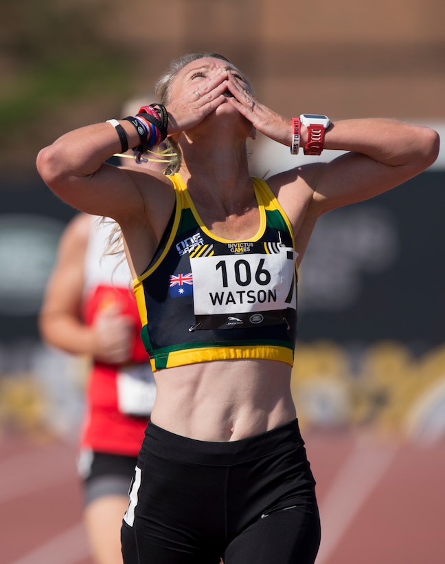 Australia’s Sarah Watson celebrates after winning the gold medal in the 1500 meter run.