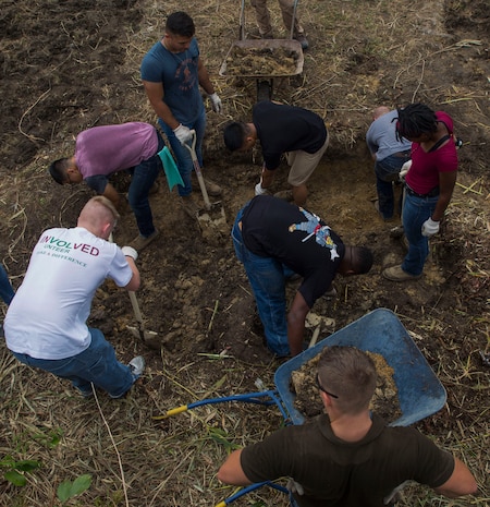 Service members volunteer, make difference in community