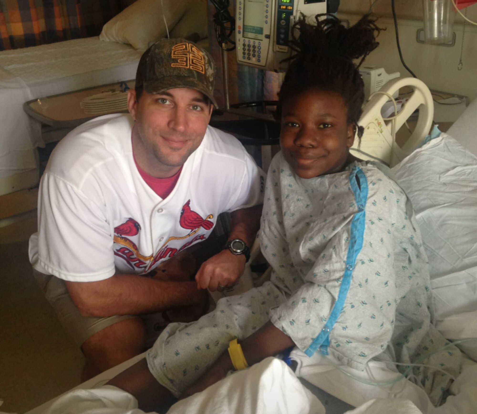 Adam Wainwright, St. Louis Cardinals’ starting pitcher, visits Iyana during a hospital stay in relation to her Sickle Cell Disease.  (Photo courtesy)