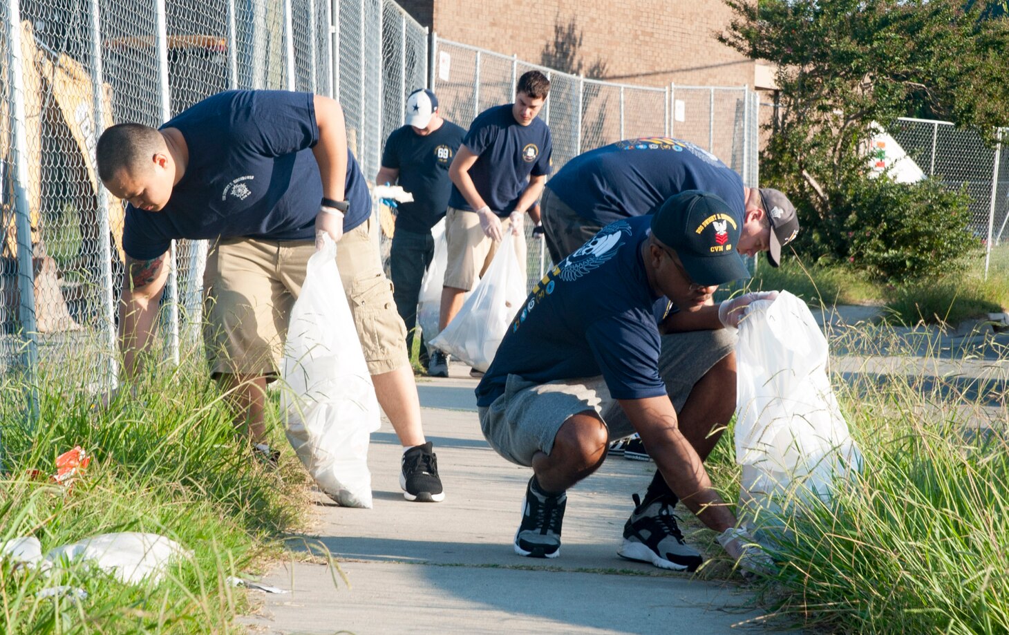 Ike First Class Petty Officers Association Helps Keep Norfolk Beautiful