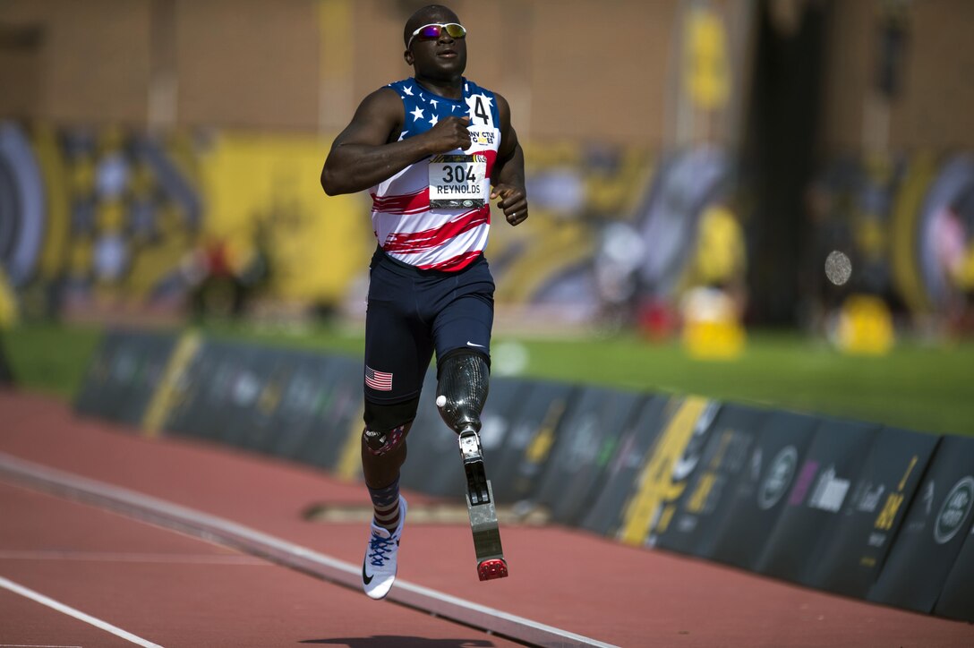 Retired Army Capt. William Reynolds sprints during the athletics finals of the 2017 Invictus Games in Toronto, Sept. 25, 2017. DoD photo by EJ Hersom