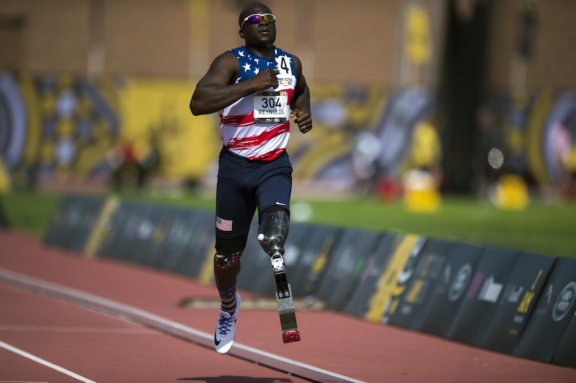 Retired Army Capt. William Reynolds sprints during the athletics finals of the 2017 Invictus Games in Toronto, Sept. 25, 2017. DoD photo by EJ Hersom