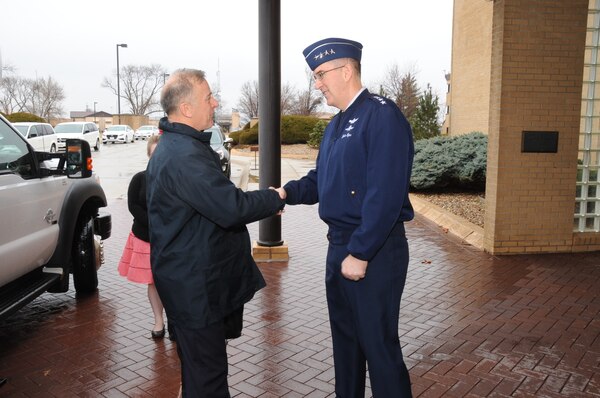 U.S. Air Force Gen. John Hyten, commander of U.S. Strategic Command (USSTRATCOM), welcomes Adm. Phillipe Coindreau, vice chief of defense, French Armed Forces, to USSTRATCOM headquarters at Offutt Air Force Base, Neb., March 26, 2018. During his visit, Coindreau toured the command’s global operations center and participated in discussions with Hyten, other senior leaders and subject matter experts on the continuing collaboration between the United States and France.