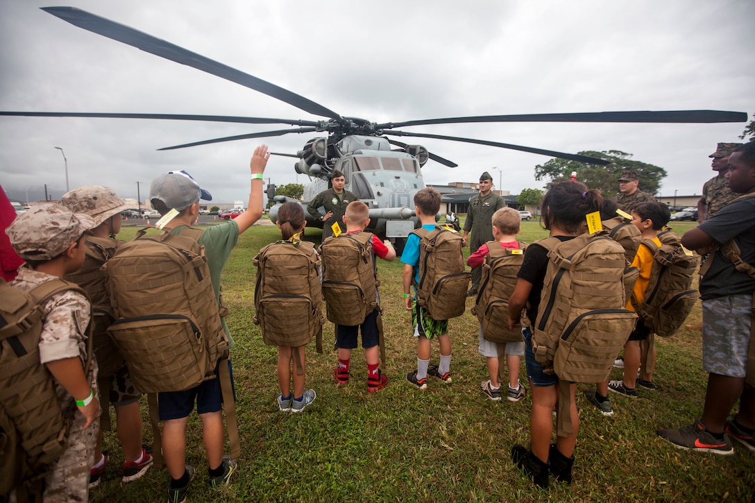 Marines with Marine Heavy Helicopter Squadron 463, Marine Aircraft Group 24, teach children about the functions of a CH-53E Super Stallion helicopter during ‘Operation Ooh-Rah Kids’, Marine Corps Base Hawaii (MCBH), March 23, 2018. MCBH Marines and Sailors volunteer each year to give the children a chance to experience what it’s like to be a Marine. (U.S. Marine Corps photo by Lance Cpl. Matthew Kirk)