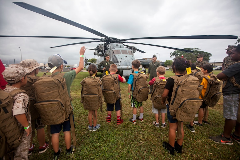 Marines with Marine Heavy Helicopter Squadron 463, Marine Aircraft Group 24, teach children about the functions of a CH-53E Super Stallion helicopter during ‘Operation Ooh-Rah Kids’, Marine Corps Base Hawaii (MCBH), March 23, 2018. MCBH Marines and Sailors volunteer each year to give the children a chance to experience what it’s like to be a Marine. (U.S. Marine Corps photo by Lance Cpl. Matthew Kirk)