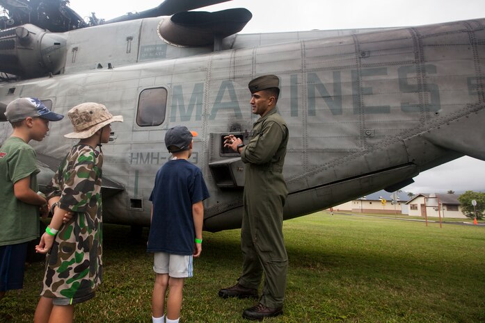 Capt. Zoar Morales, a CH-53E Super Stallion helicopter pilot with Marine Heavy Helicopter Squadron 463, Marine Aircraft Group 24, teaches children about the functions of the aircraft during ‘Operation Ooh-Rah Kids’, Marine Corps Base Hawaii (MCBH), March 23, 2018. MCBH Marines and Sailors volunteer each year to give the children a chance to experience what it’s like to be a Marine. (U.S. Marine Corps photo by Lance Cpl. Matthew Kirk)
