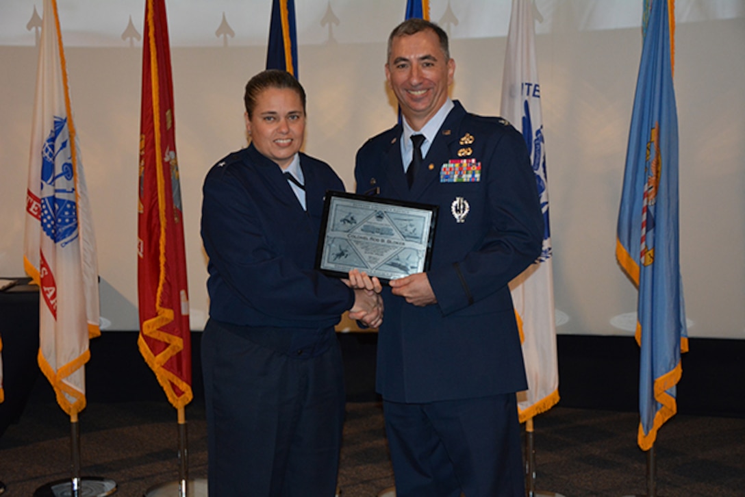 Retiring DLA Aviation officer honored for service
